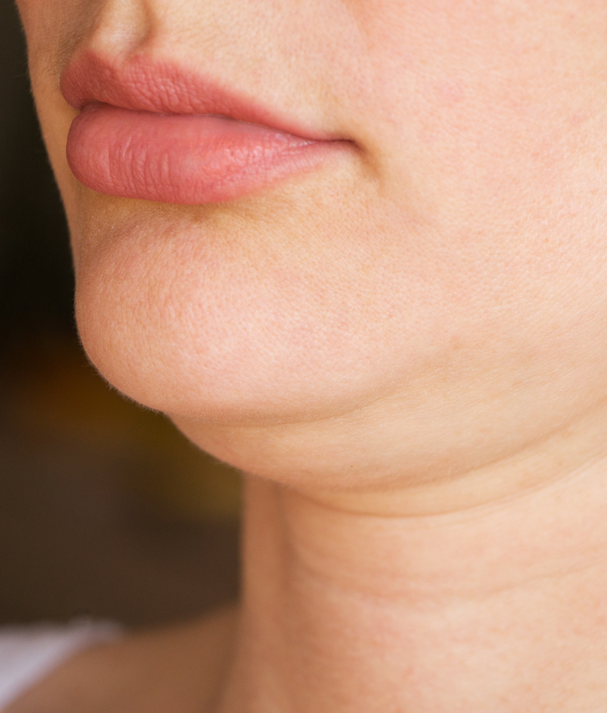 Closeup on a woman's chin